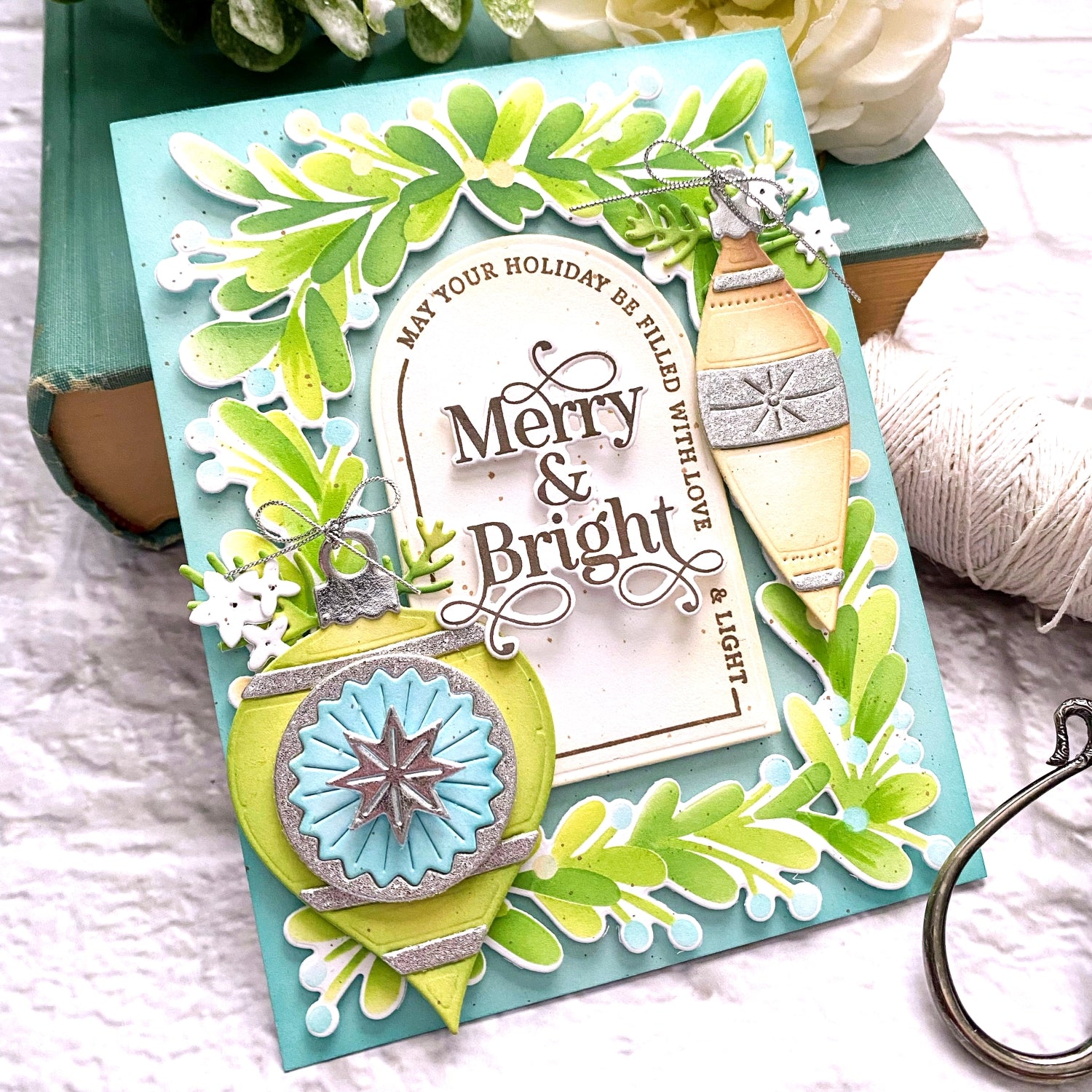 Arched Holiday Sentiments Die