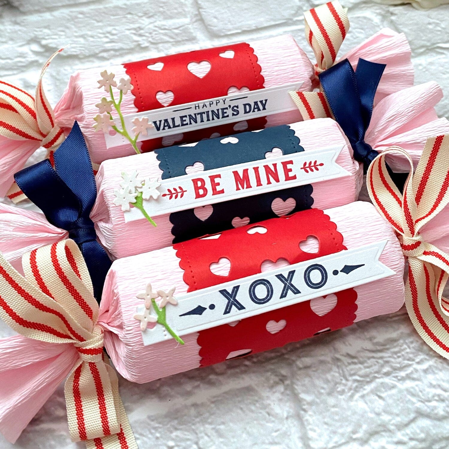 Ribbon Maker: Scalloped Hearts Die