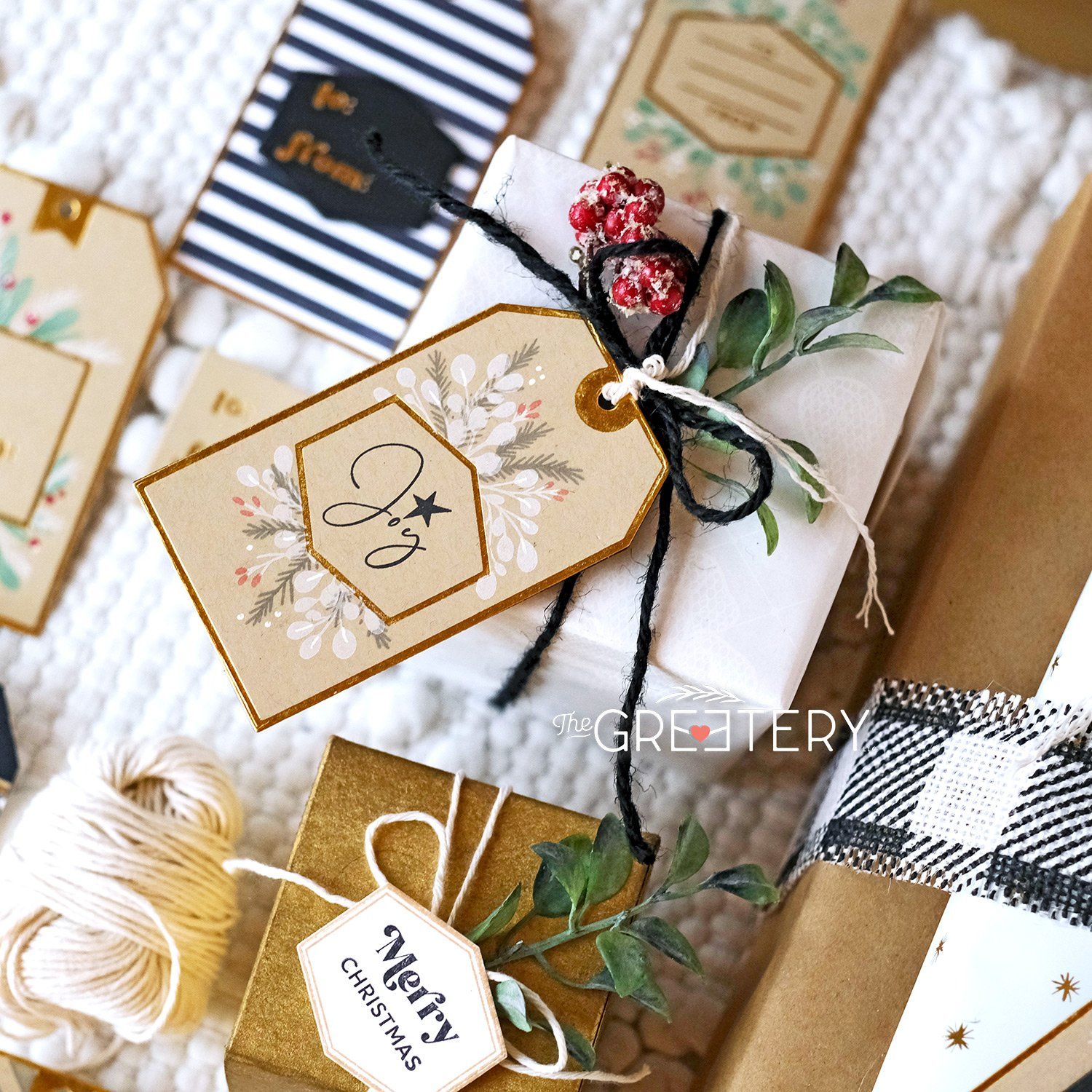 Tag Team Duo: Holiday Surrounds Stamp Set